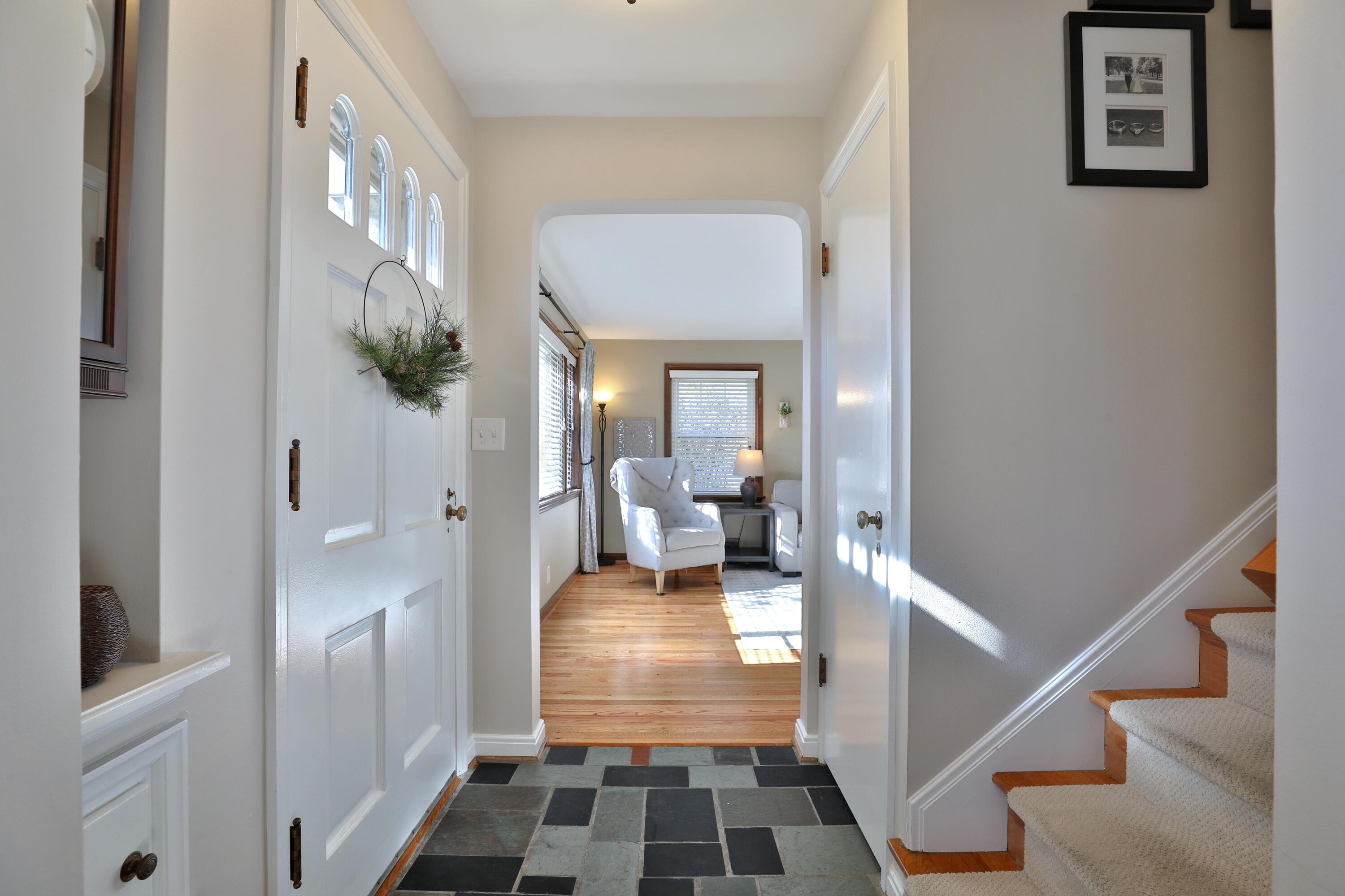 68 Nottingham Road Columbus, OH 43214 - Photo 4 of 47 68-Nottingham-04