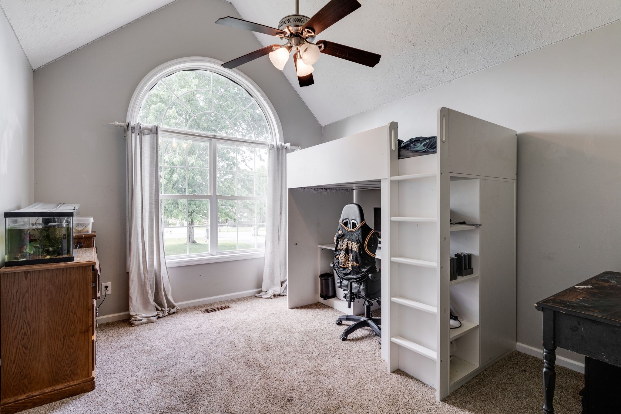 630 Portland Boulevard Portland, TN 37148 - Photo 22 of 29 a view of a livingroom with a workspace