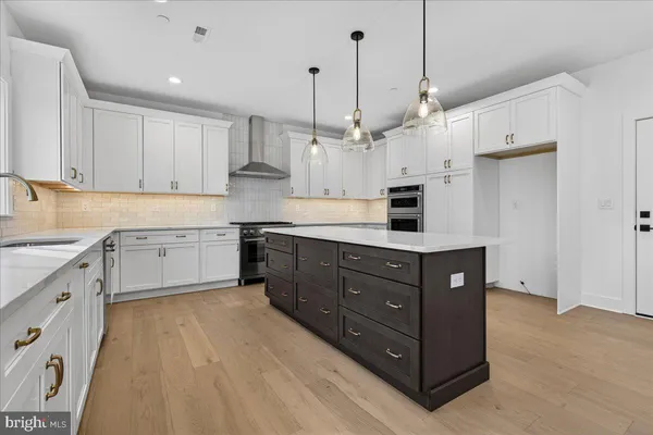 $1,049,000 | 2 North Line Street, Lansdale, PA 19446
