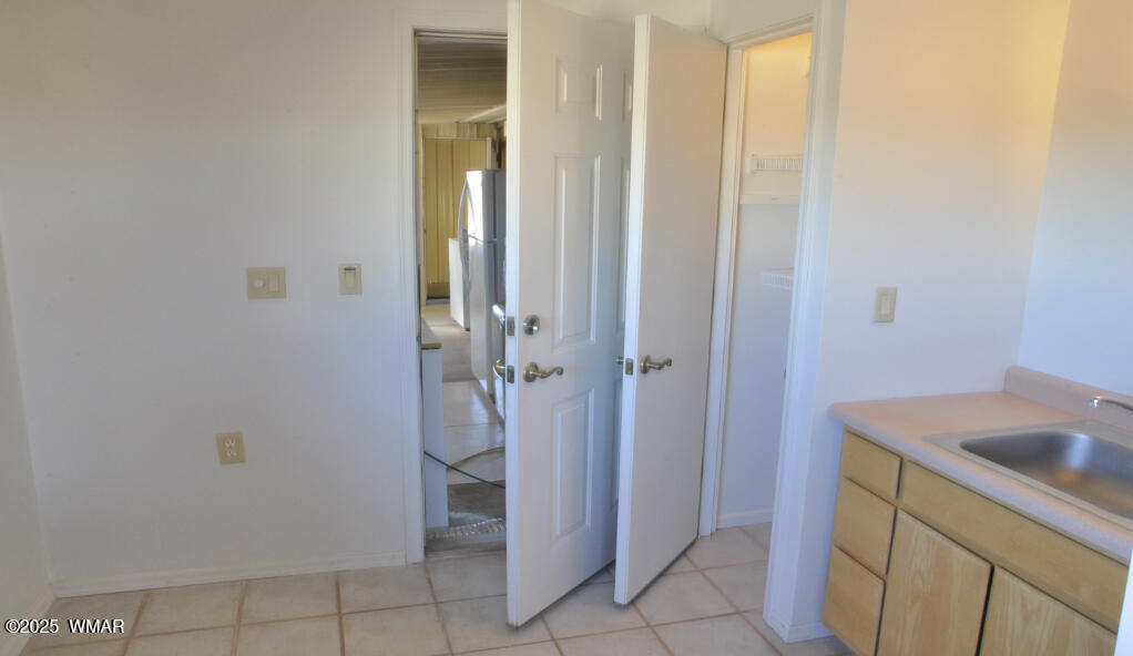 5196 White Antelope Road Snowflake, AZ 85937 - Photo 19 of 58 a bathroom with a sink and glass door