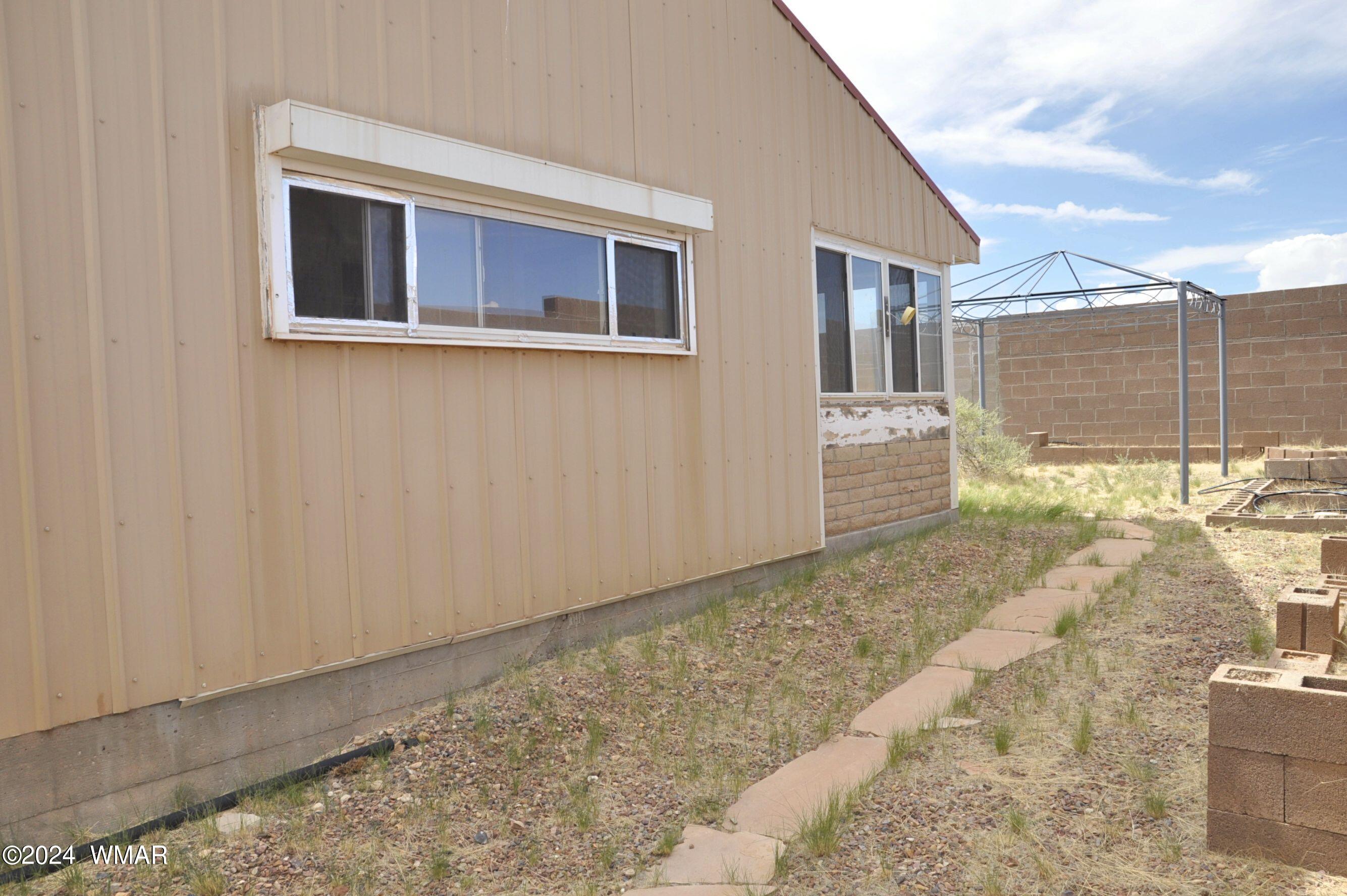5196 White Antelope Road Snowflake, AZ 85937 - Photo 35 of 58 a backyard of a house