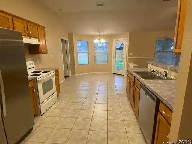 $1,550 | 8363 Copperglen, Converse, TX 78109