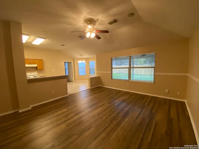 $1,550 | 8363 Copperglen, Converse, TX 78109