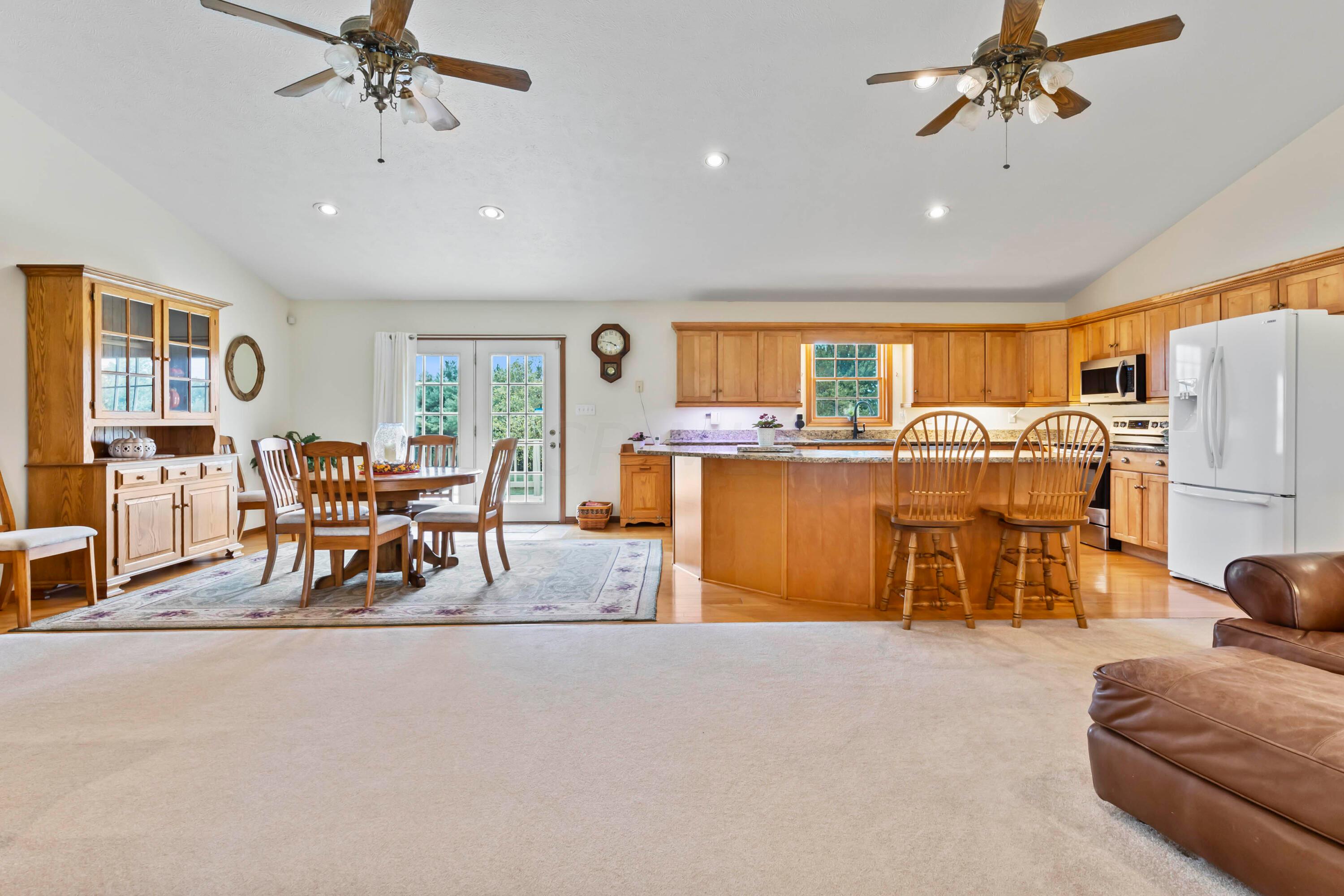 11121 Tucker Road Mount Vernon, OH 43050 - Photo 5 of 50 Family Room