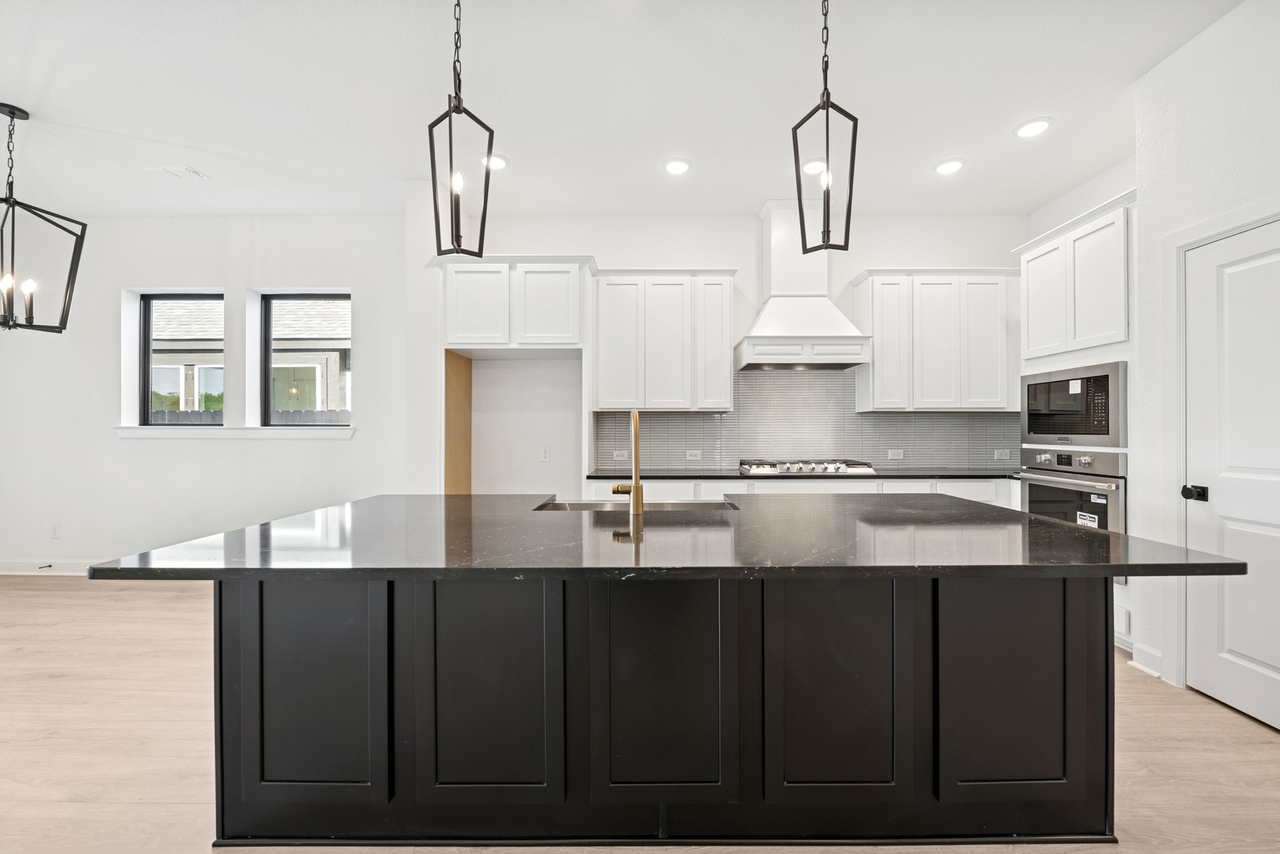 5526 Orangery Lane Manvel, TX 77578 - Photo 17 of 47 a kitchen with stainless steel appliances granite countertop a sink a stove and a refrigerator