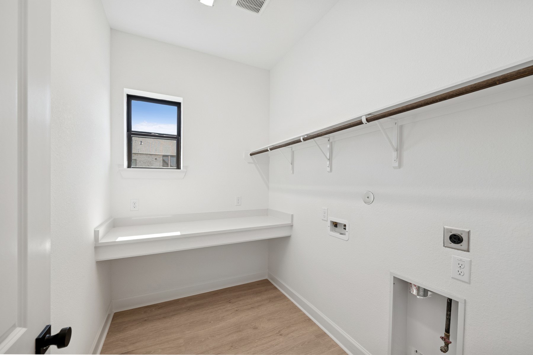 5526 Orangery Lane Manvel, TX 77578 - Photo 19 of 47 a bathroom with a bathtub and a shower