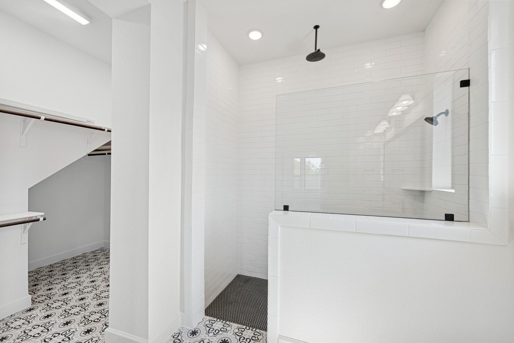 5526 Orangery Lane Manvel, TX 77578 - Photo 30 of 47 a bathroom with a sink a toilet a shower and a mirror