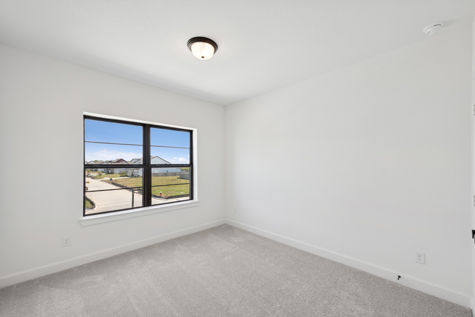 5526 Orangery Lane Manvel, TX 77578 - Photo 38 of 47 an empty room with a window