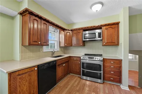 $385,000 | 9201 Goddard, Overland Park, KS 66214