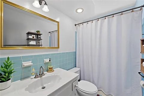 $385,000 | 9201 Goddard, Overland Park, KS 66214