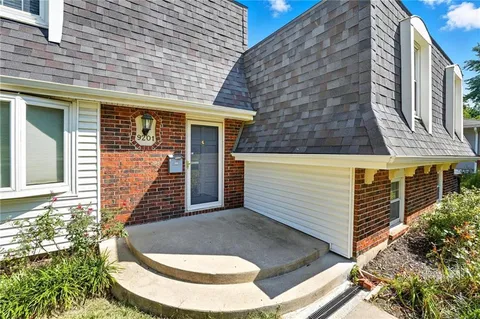 $385,000 | 9201 Goddard, Overland Park, KS 66214