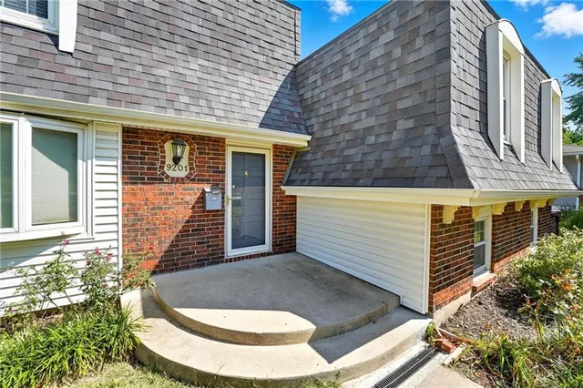 $385,000 | 9201 Goddard, Overland Park, KS 66214