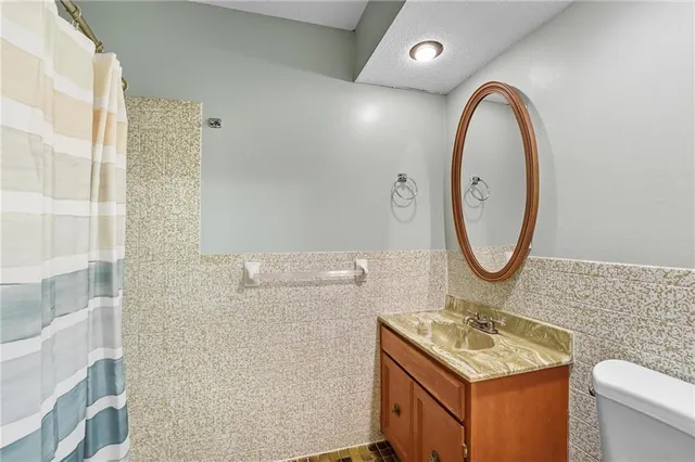 $385,000 | 9201 Goddard, Overland Park, KS 66214