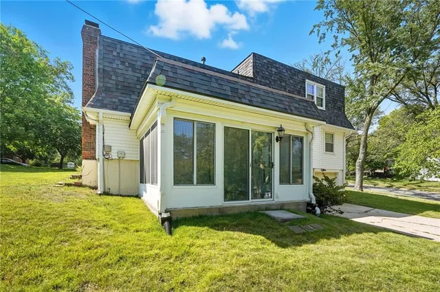 $385,000 | 9201 Goddard, Overland Park, KS 66214