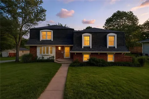 $385,000 | 9201 Goddard, Overland Park, KS 66214