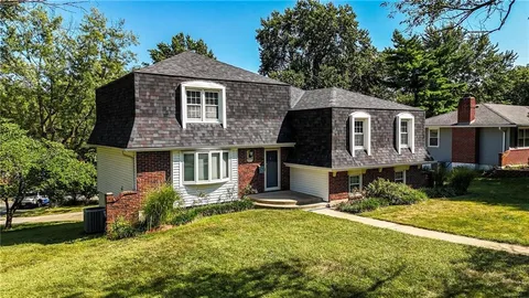 $385,000 | 9201 Goddard, Overland Park, KS 66214