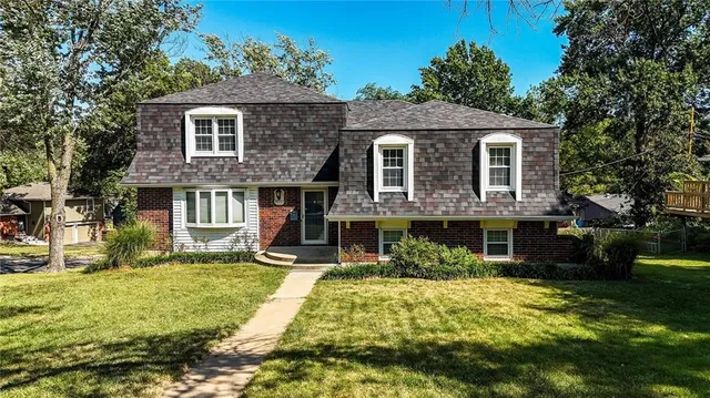 $385,000 | 9201 Goddard, Overland Park, KS 66214