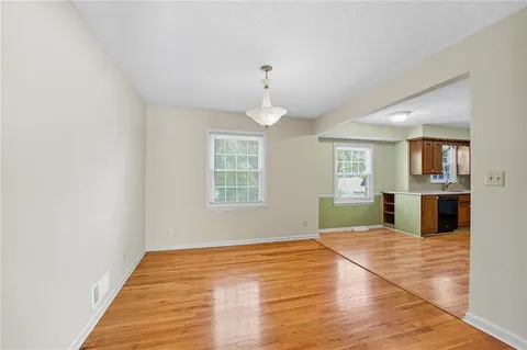 $385,000 | 9201 Goddard, Overland Park, KS 66214