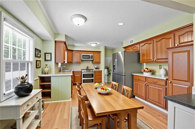 $385,000 | 9201 Goddard, Overland Park, KS 66214