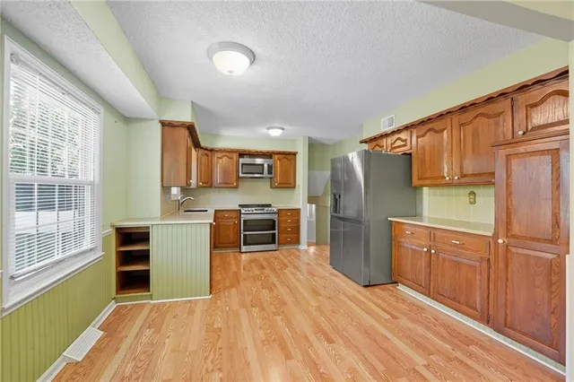 $385,000 | 9201 Goddard, Overland Park, KS 66214