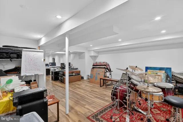 a view of a workspace with furniture