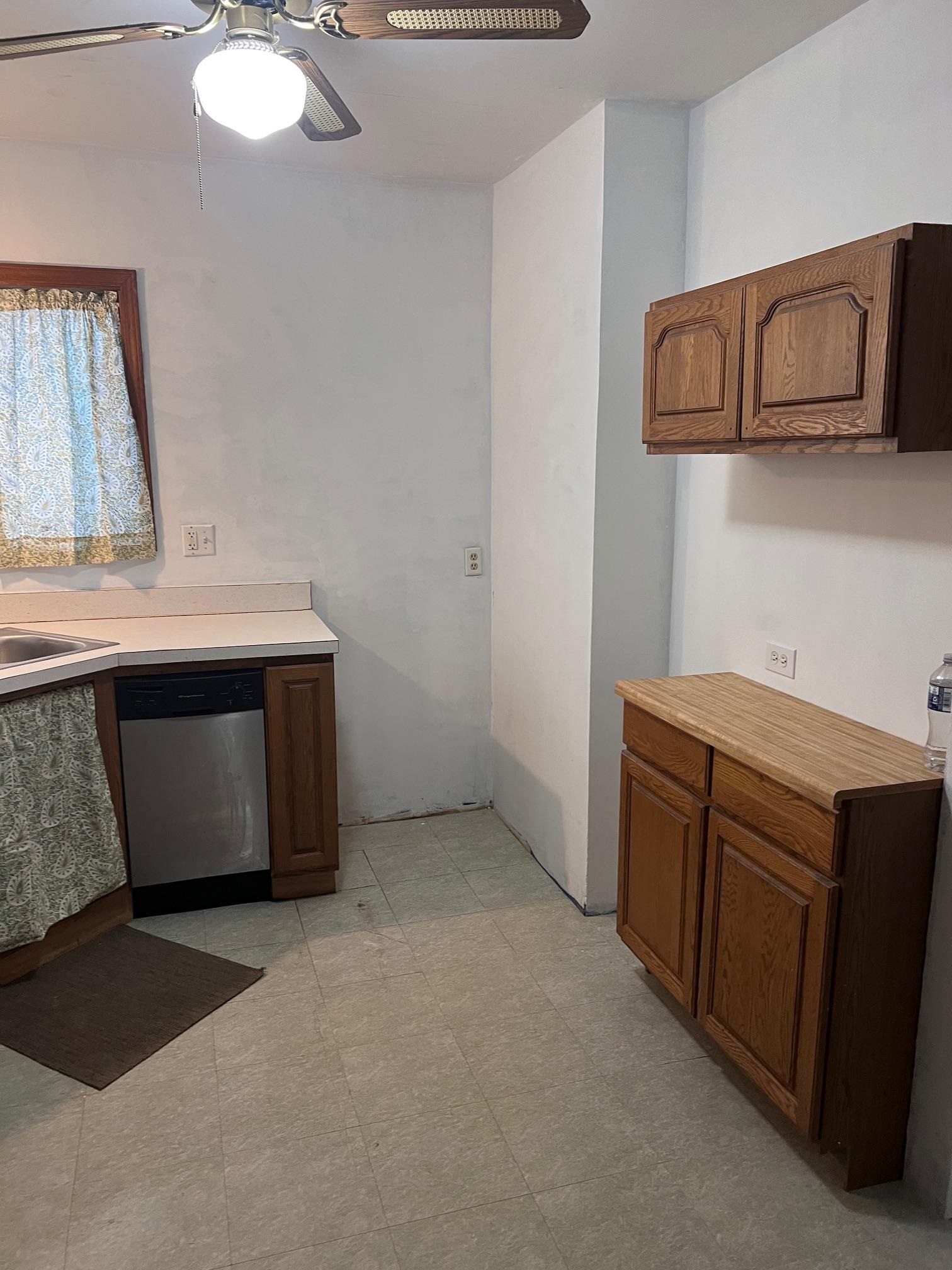 200 West Rolfe Street Perry, MI 48872 - Photo 8 of 16 50168925-00613f88-f2ef-4ac1-85ba-e9185d79a463.JPG