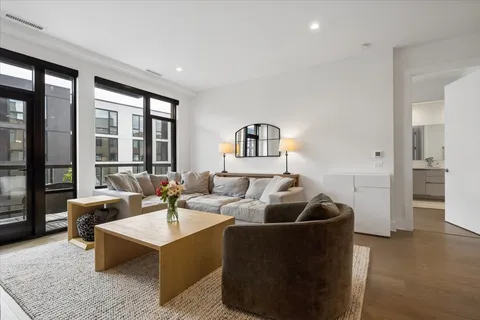 $645,000 | 1701 West Webster Avenue, Unit 601, Chicago, IL 60614