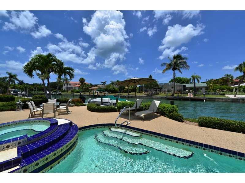 537 Sloop Lane Longboat Key, FL 34228 - Photo 1 of 1 Exterior Back