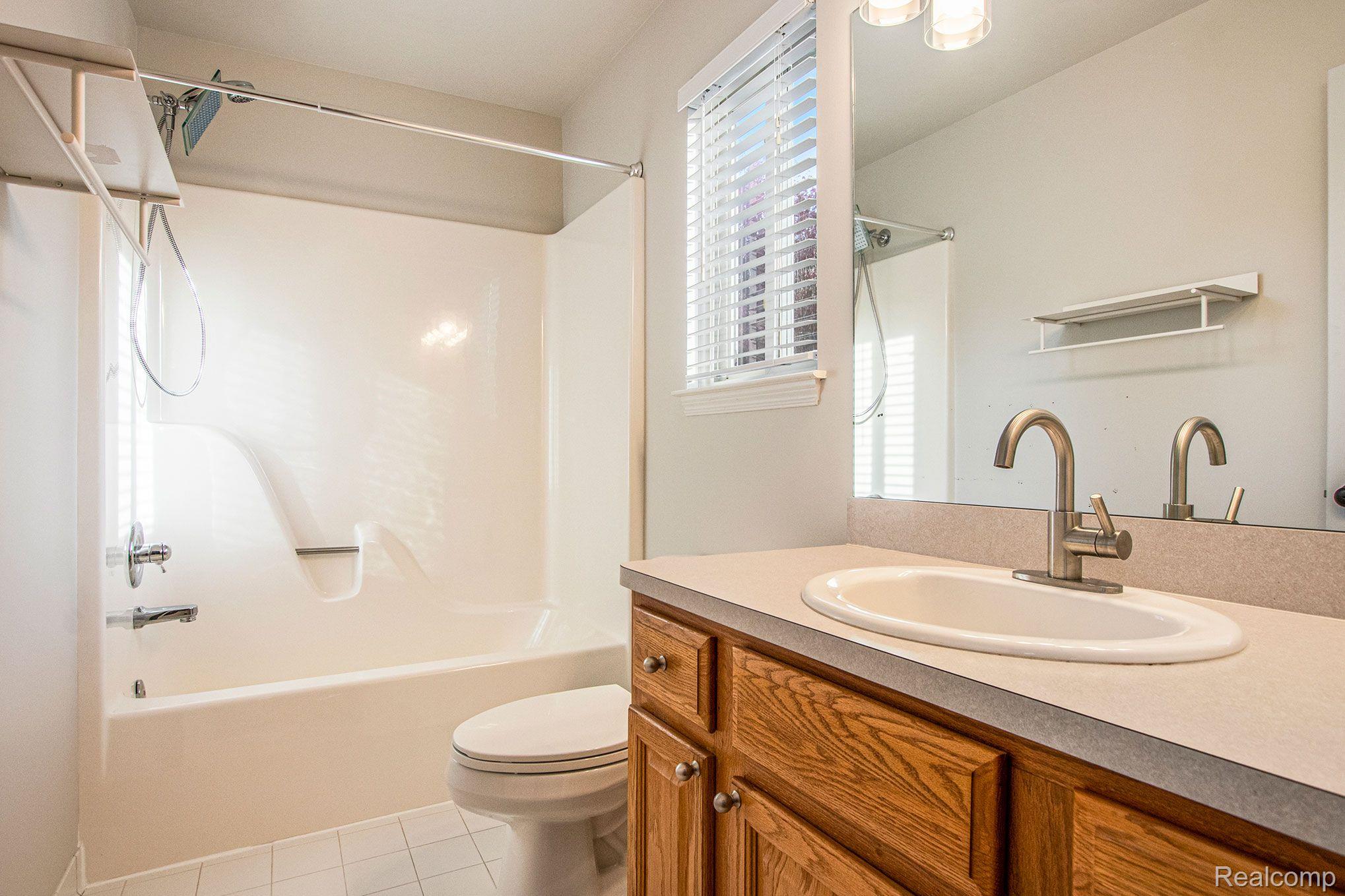 1960 Grace Avenue Rochester, MI 48309 - Photo 24 of 35 Gallery Image 24