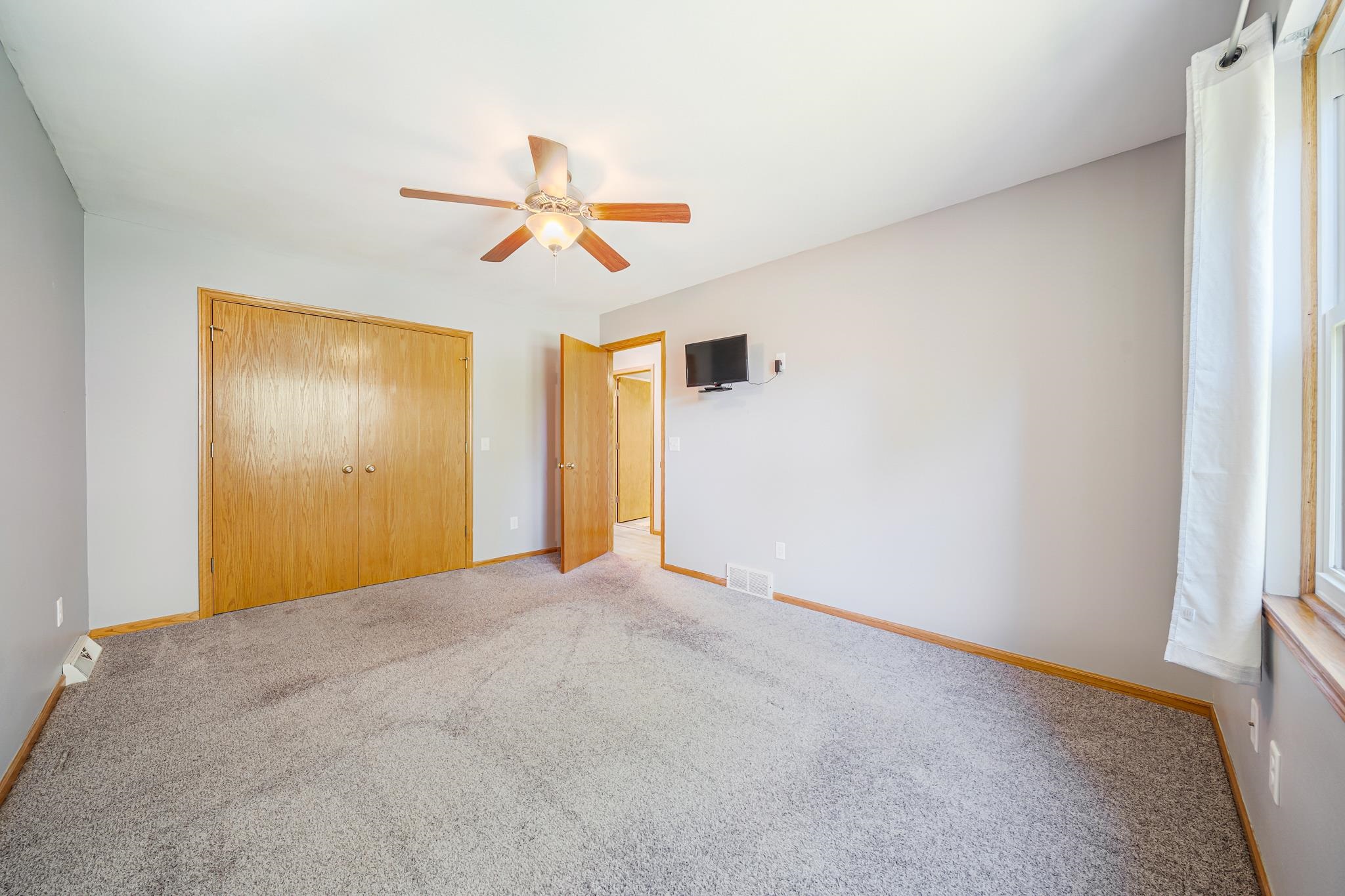 3393 Harbor Bay Road Oshkosh, WI 54901 - Photo 13 of 40