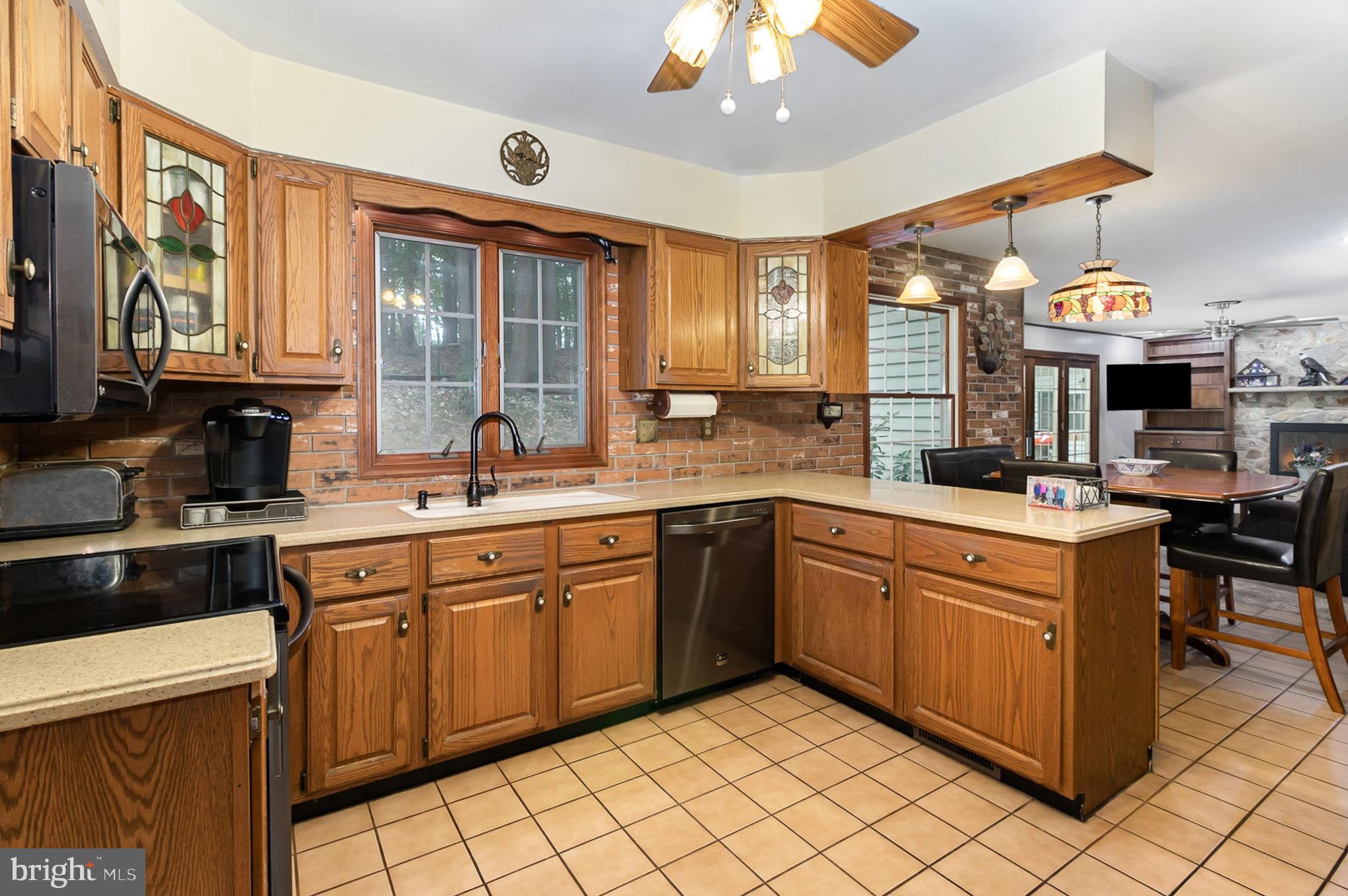 650 Deer Road Boiling Springs, PA 17007 - Photo 4 of 43 Kitchen