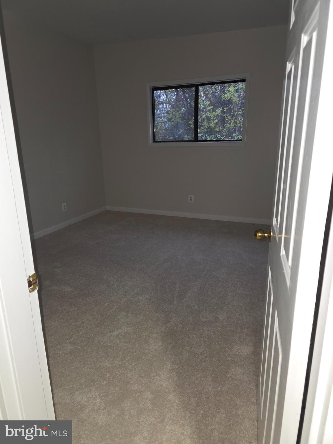 206 Skyhill Road, Unit 8 Alexandria, VA 22314 - Photo 12 of 16 an empty room with a window
