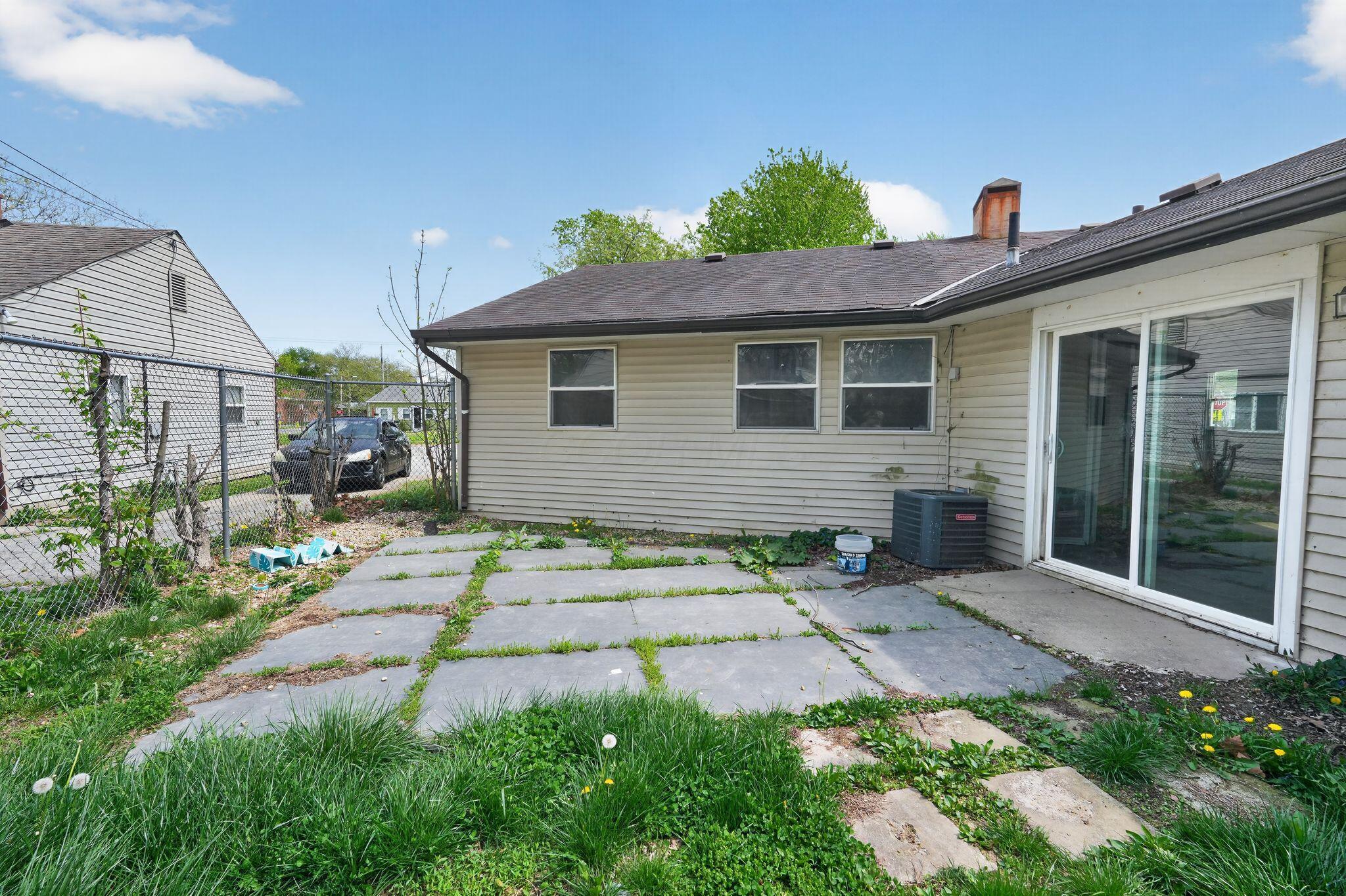 447 South Hampton Road Columbus, OH 43213 - Photo 5 of 31 07_447_S_Hampton_Rd_Columbus_OH_43213-Ex