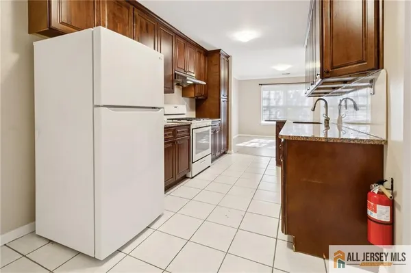 $3,400 | 10 Brookline Court, Unit G, Princeton, NJ 08540