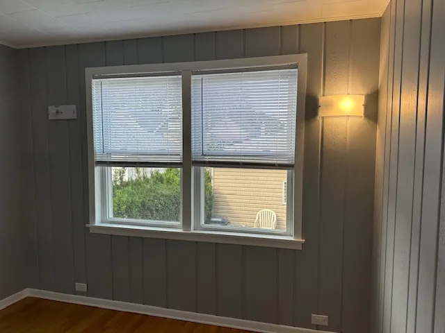 a view of empty room with window