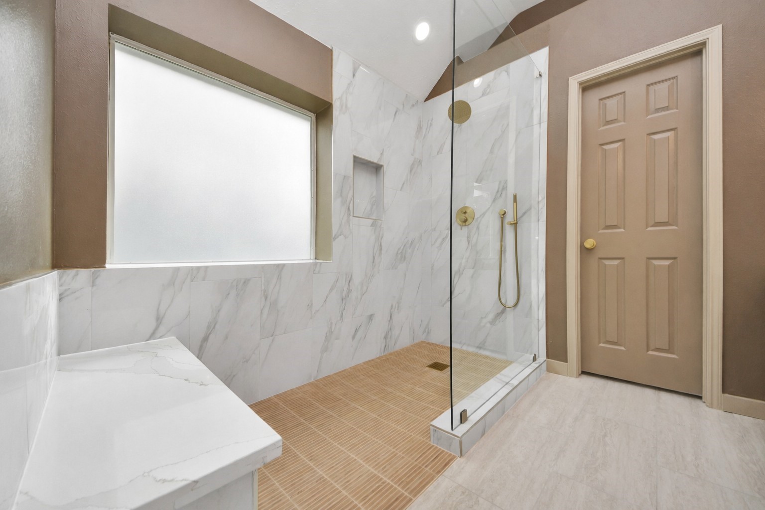 14423 Gadwall Court Houston, TX 77044 - Photo 35 of 42 a spacious bathroom with a tub shower and sink