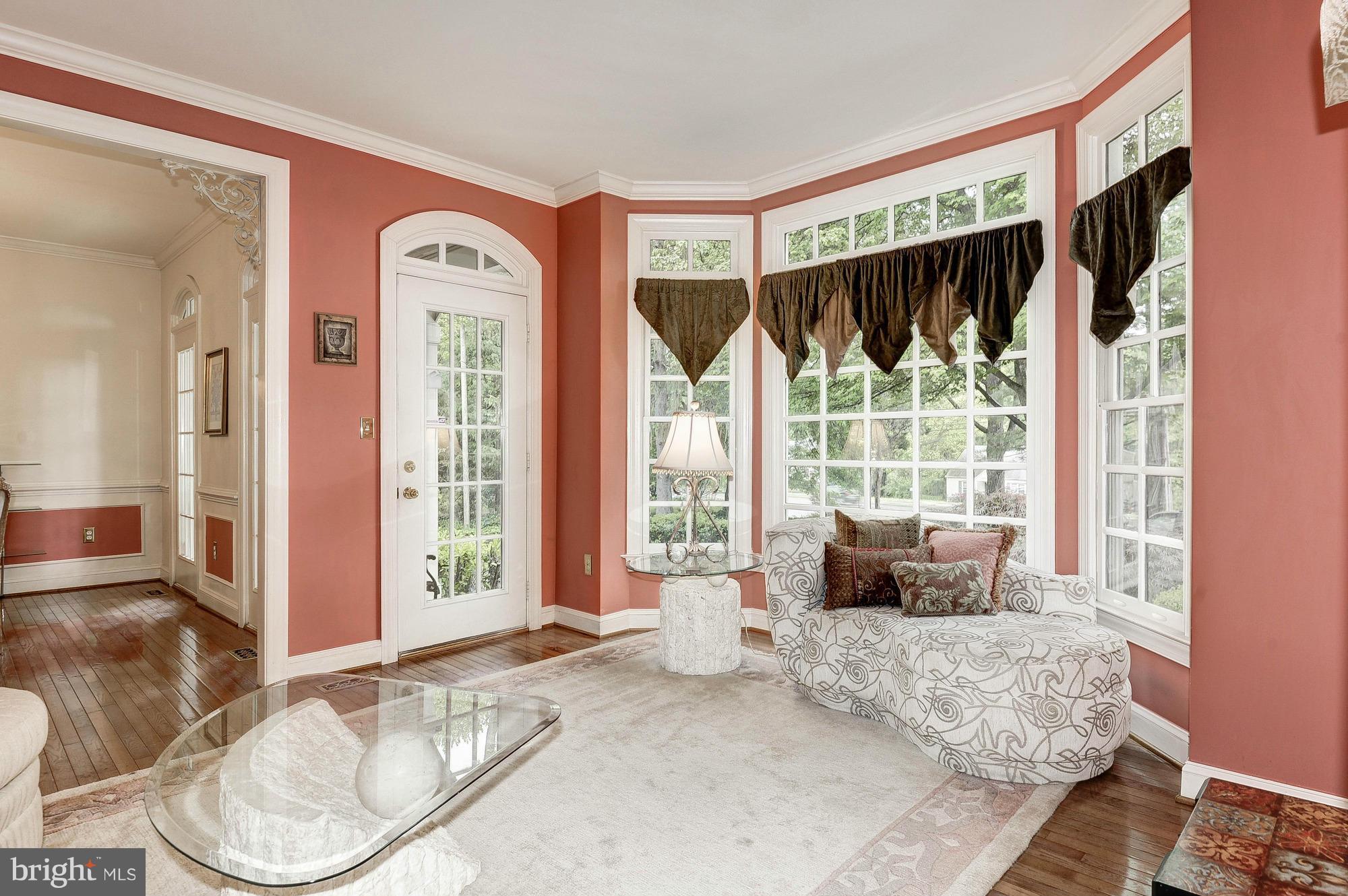 4005 Guinea Road Annandale, VA 22003 - Photo 6 of 29 Living Room