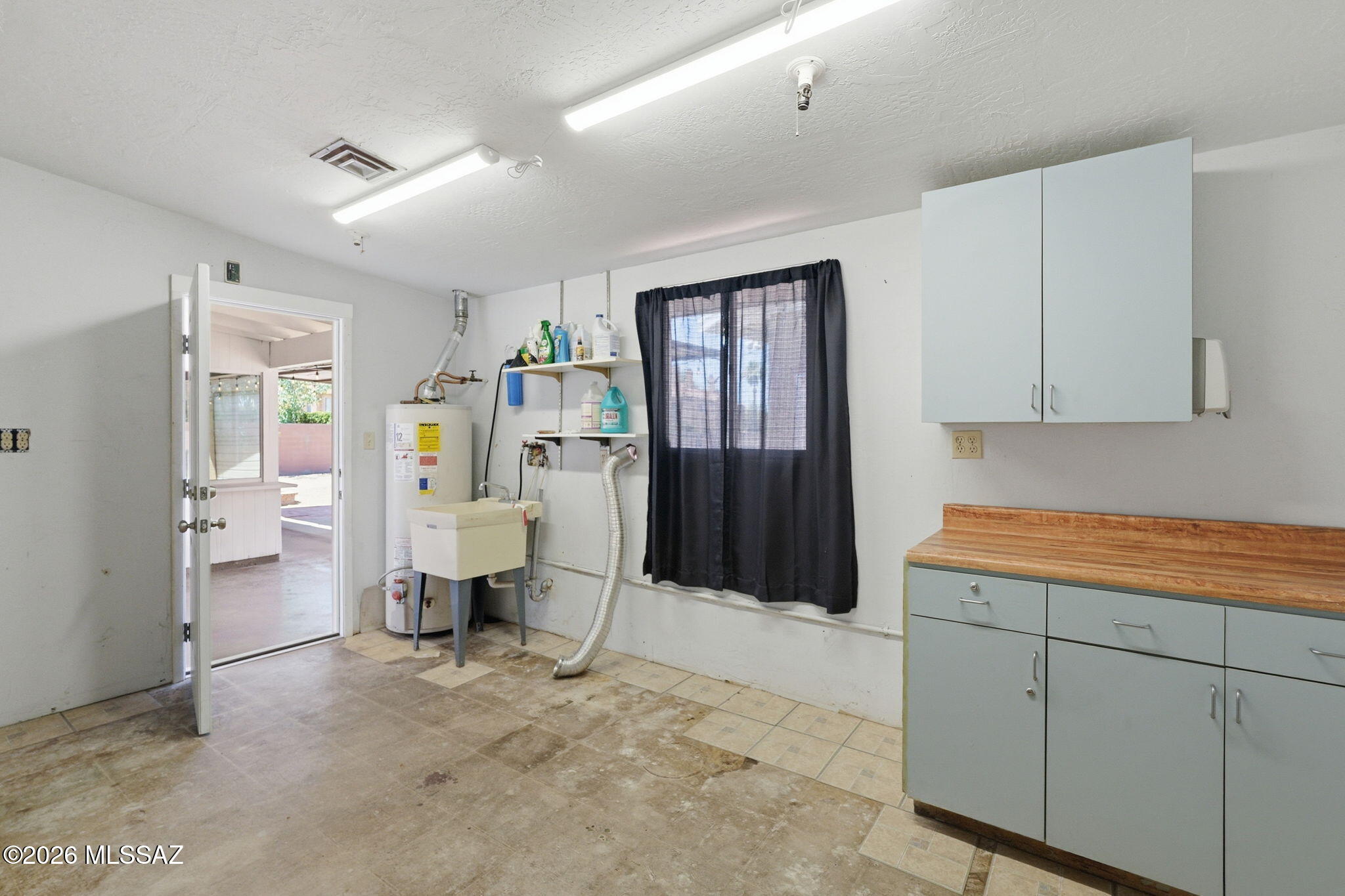 8812 East Mcclellan Street Tucson, AZ 85710 - Photo 28 of 42 Large laundry room with plenty of room for storage!