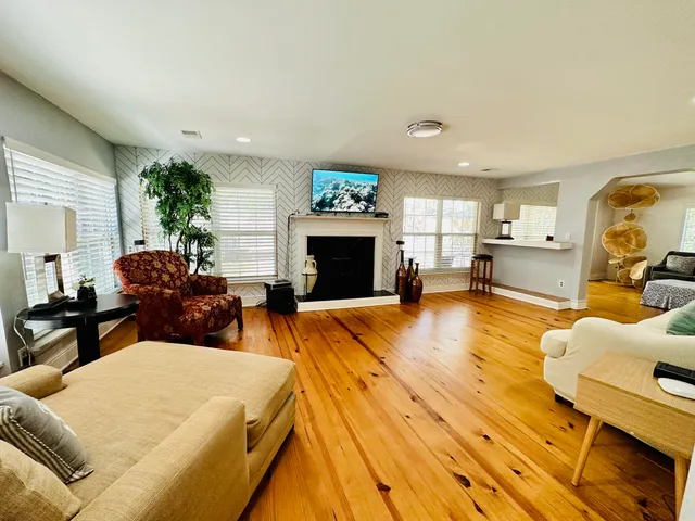 $3,000 | 1532 West Robinhood Drive, Charleston, SC 29407