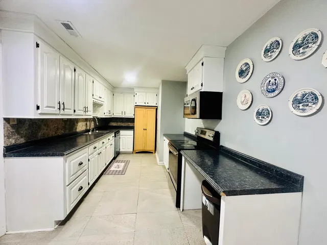 $3,000 | 1532 West Robinhood Drive, Charleston, SC 29407