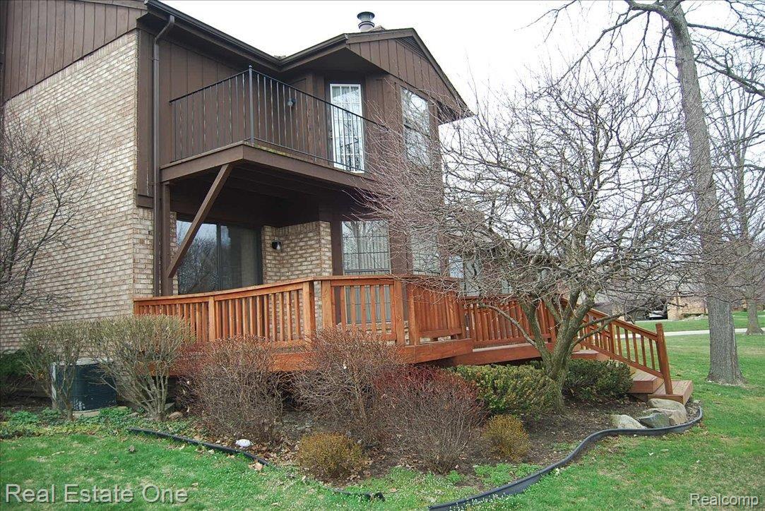 1865 Christy Court, Unit 202 Rochester, MI 48309 - Photo 3 of 19 2-tier Deck