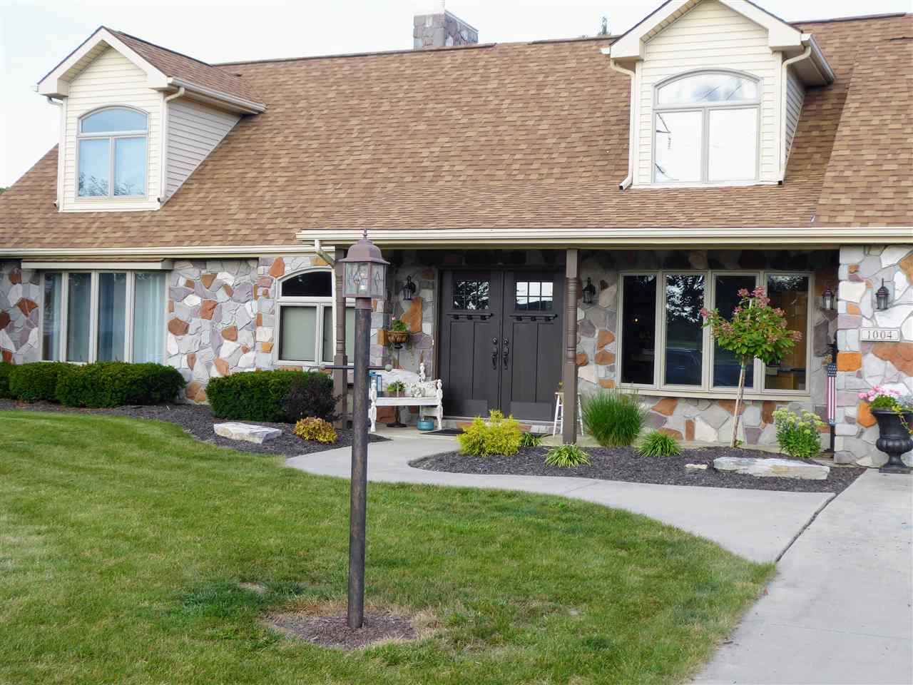 1004 Cross Pointe Decatur, IN 46733 - Photo 2 of 30