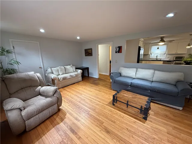 $2,900 | 32 Nipsah Road, Warwick, RI 02818