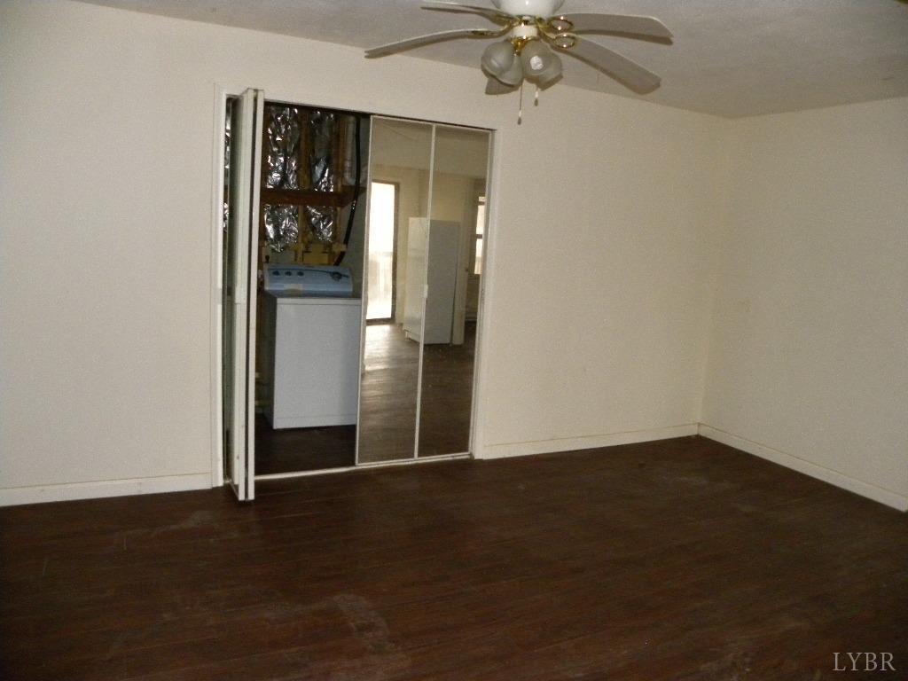 188 Petunia Road Ruckersville, VA 22968 - Photo 11 of 13 an empty room with windows and closet