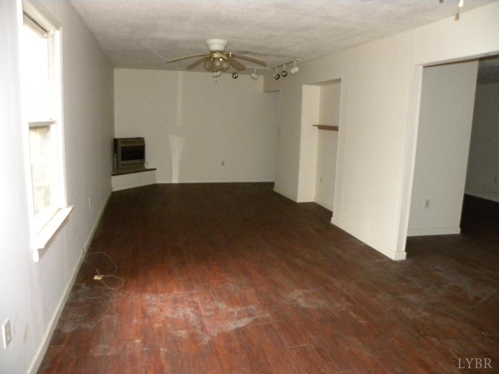 188 Petunia Road Ruckersville, VA 22968 - Photo 12 of 13 an empty room with a fireplace