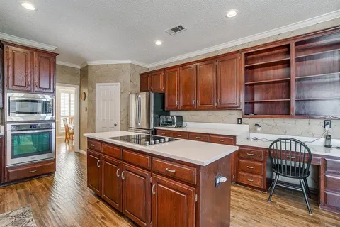 $525,000 | 2801 Pomponessett Drive, Arlington, TX 76001