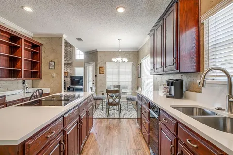 $525,000 | 2801 Pomponessett Drive, Arlington, TX 76001