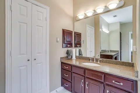 $525,000 | 2801 Pomponessett Drive, Arlington, TX 76001