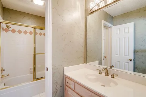 $525,000 | 2801 Pomponessett Drive, Arlington, TX 76001