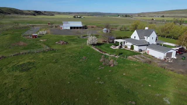 $879,950 | 821 Old Sr 26, Lacrosse, WA 99143